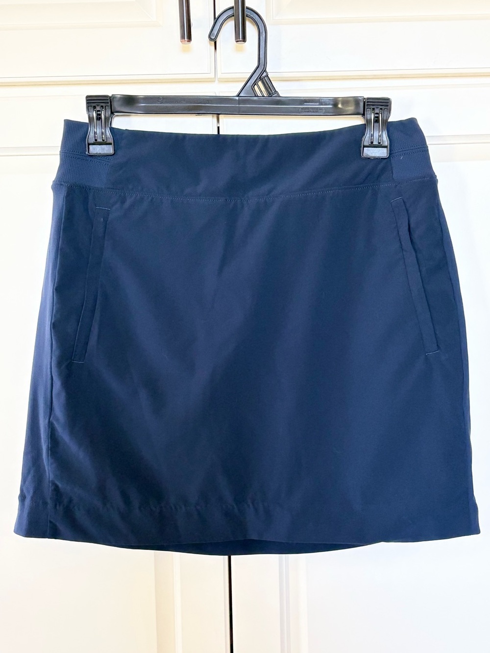 Athleta Brooklyn Skort/ Tennis Skirt - Navy w/ Zip Pockets- Women’s 4
